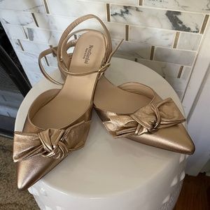 NeroGiardini Gold Bow Strappy Flats Size 8 Euro 38